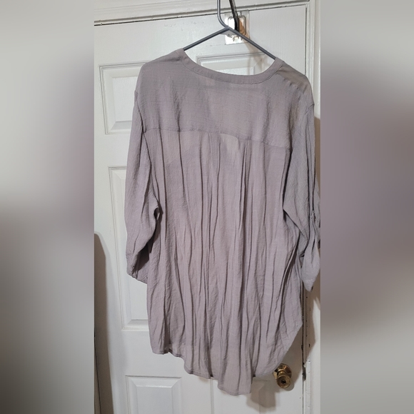 Torrid size 2 sheer 3/4 sleeve gray tunic - Picture 3 of 3